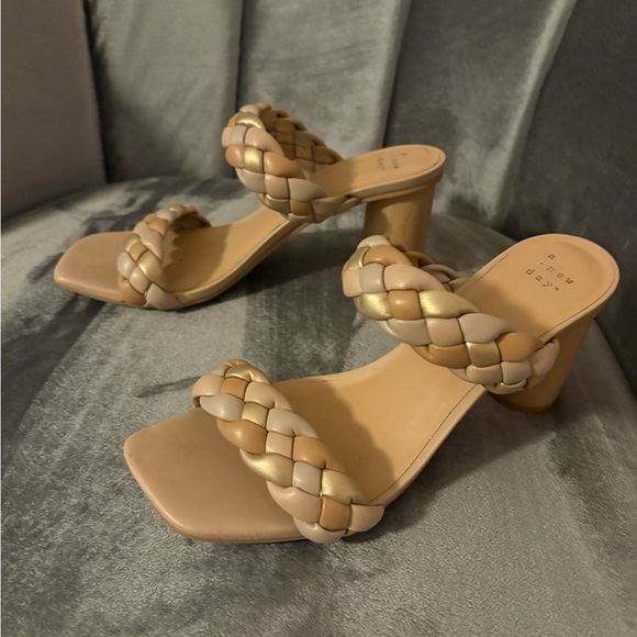 a new day Shoes - Women's Braided Strap Heeled Sandals - Tan and Gold